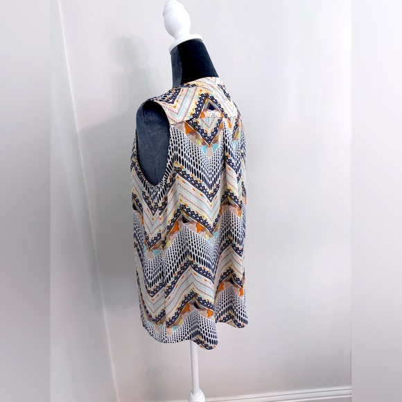 Oversized Patterned Lightweight Sleeveless Tunic Size M - Picture 6 of 10